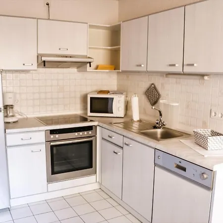Haus Storck Mit Parkplatz Und Im Eg Angenehm Kuehl Appartement Neustadt an der Weinstraße
