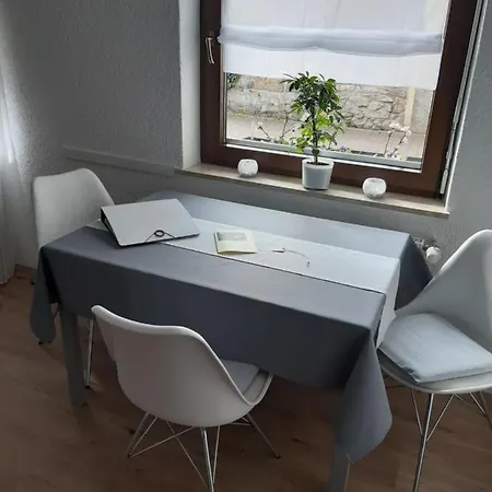 Haus Storck Mit Parkplatz Und Im Eg Angenehm Kuehl Appartement Neustadt an der Weinstraße